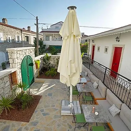 Pom Alacati Boutique Hotell *