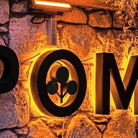 Pom Alacati Boutique Hotell