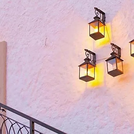 Pom Alacati Boutique Hotell